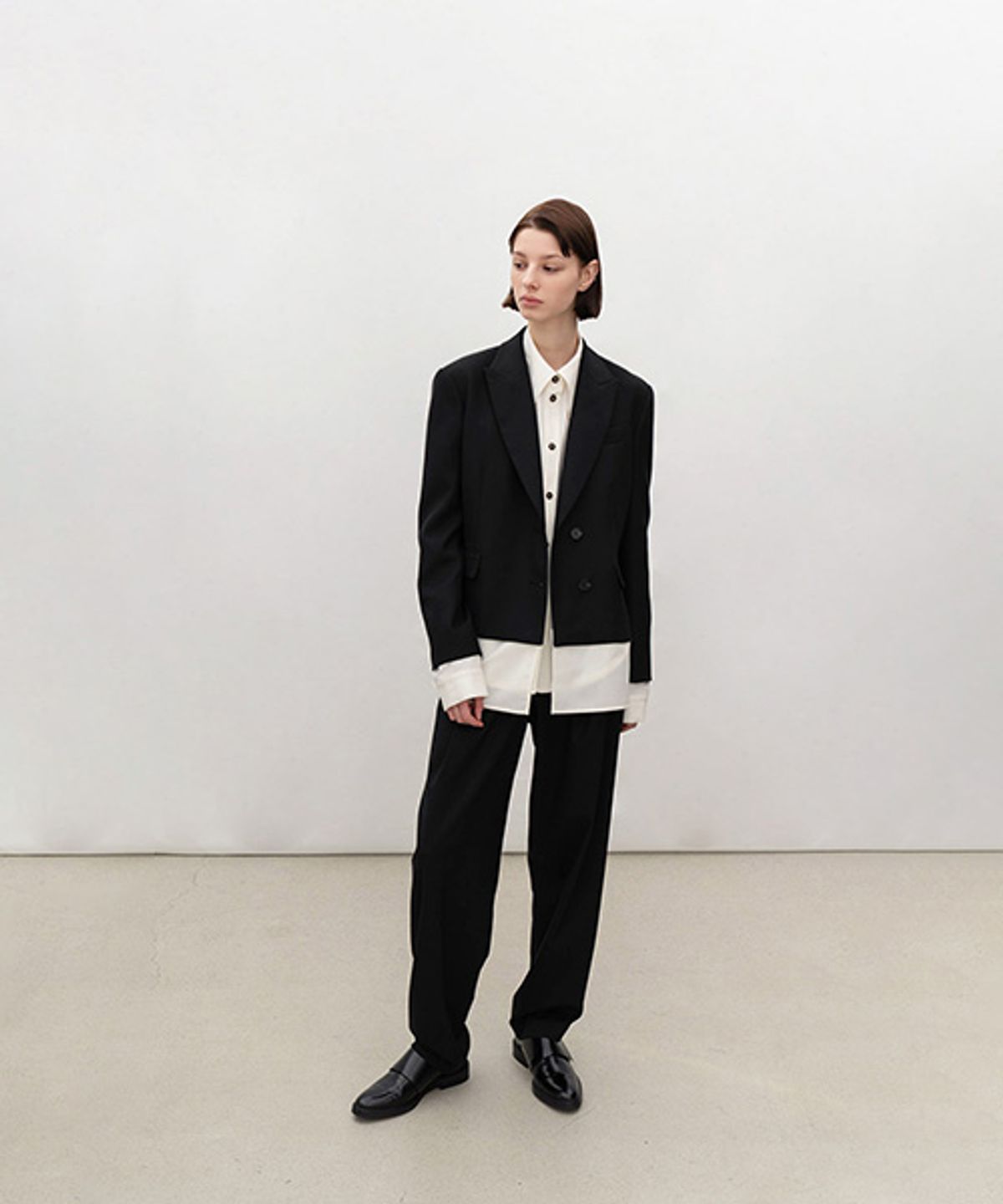 아바몰리(AVA MOLLI) WOOL BLENDED TUCK BAGGY PT (BLACK)