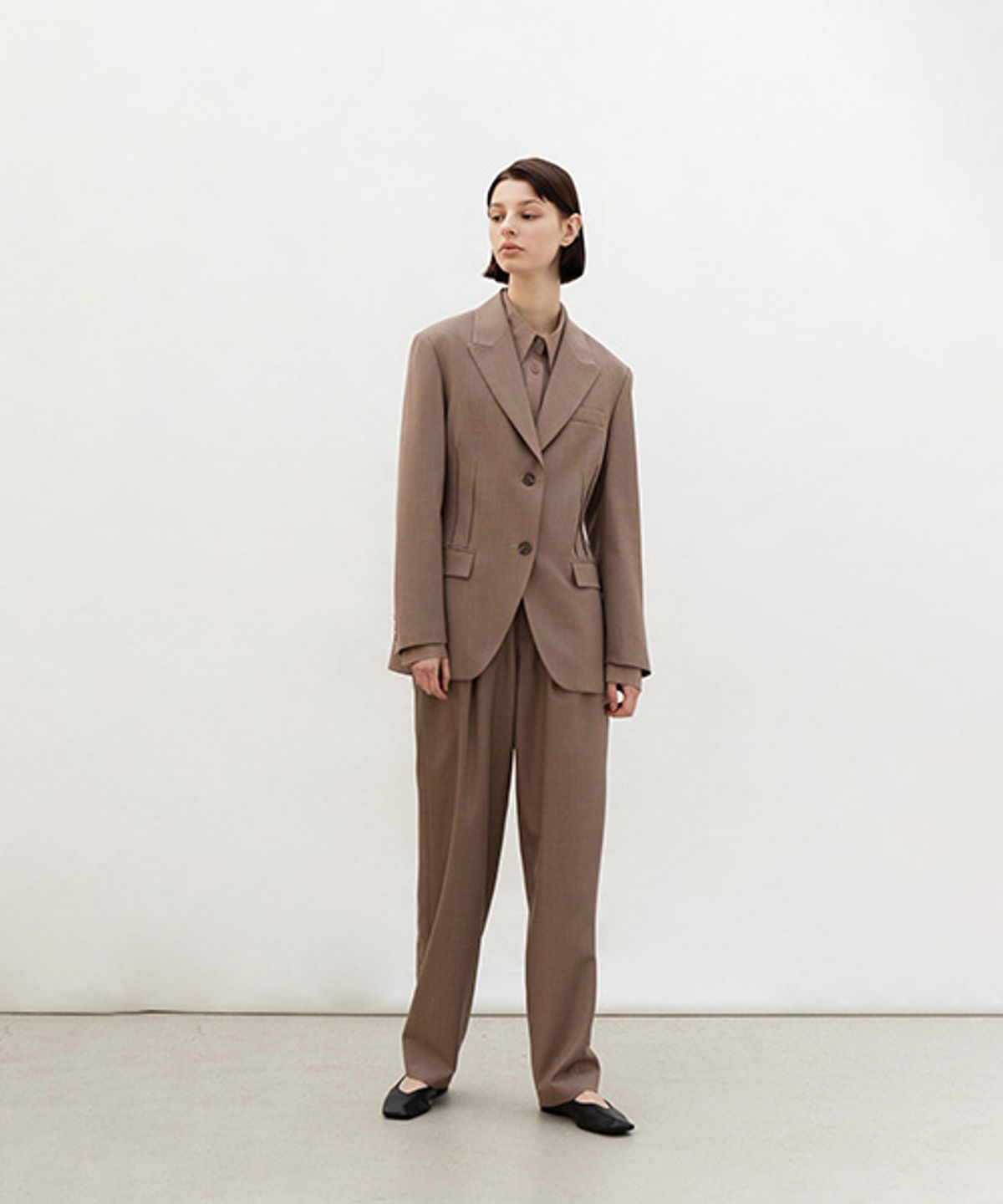 아바몰리(AVA MOLLI) SLIM WAIST DARTS JK (COCOA ST)