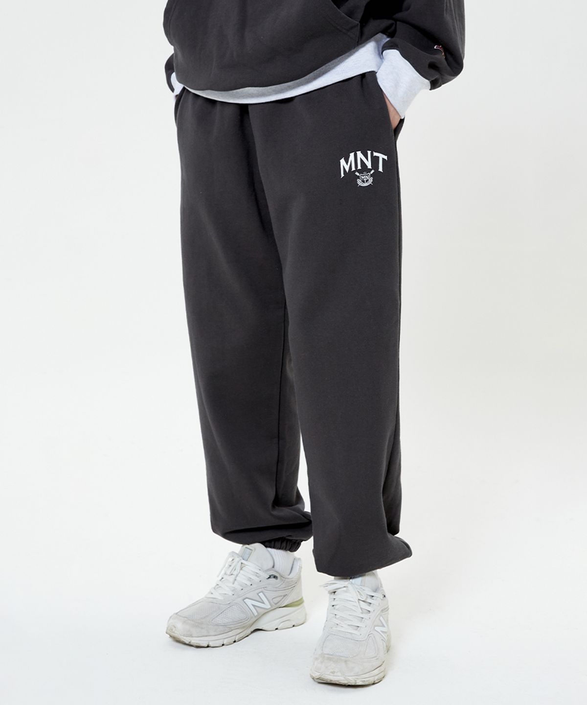 메인부스(MAINBOOTH) MNT Heavy Sweat Pants(CHARCOAL)
