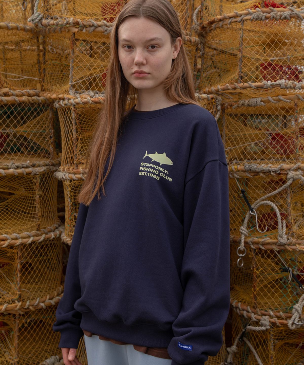 스텝온리(STAFFONLY) FISH SWEATSHIRT (NAVY)