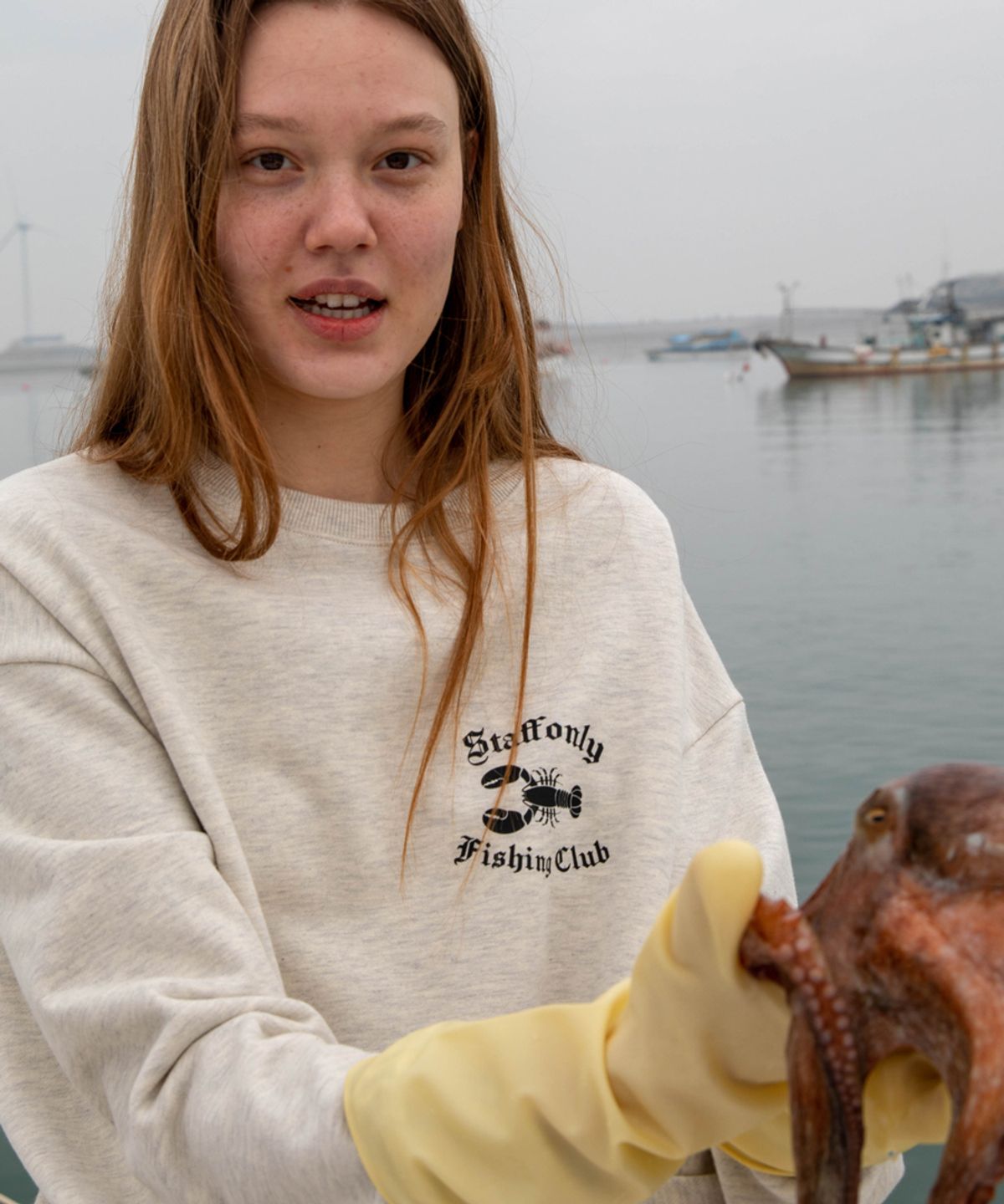 스텝온리(STAFFONLY) ROBSTER SWEATSHIRT (MELANGE IVORY)