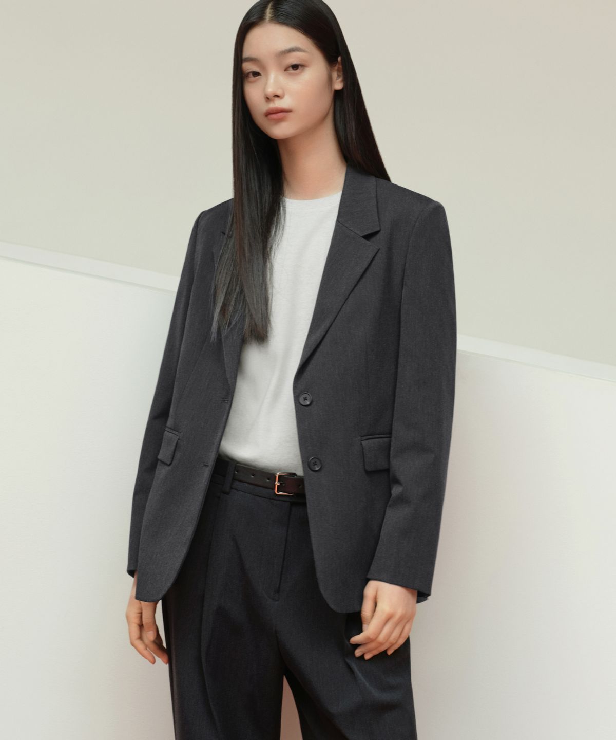 무신사 스탠다드 우먼(MUSINSA STANDARD WOMAN) 우먼즈 베이식 블레이저 [차콜 그레이]