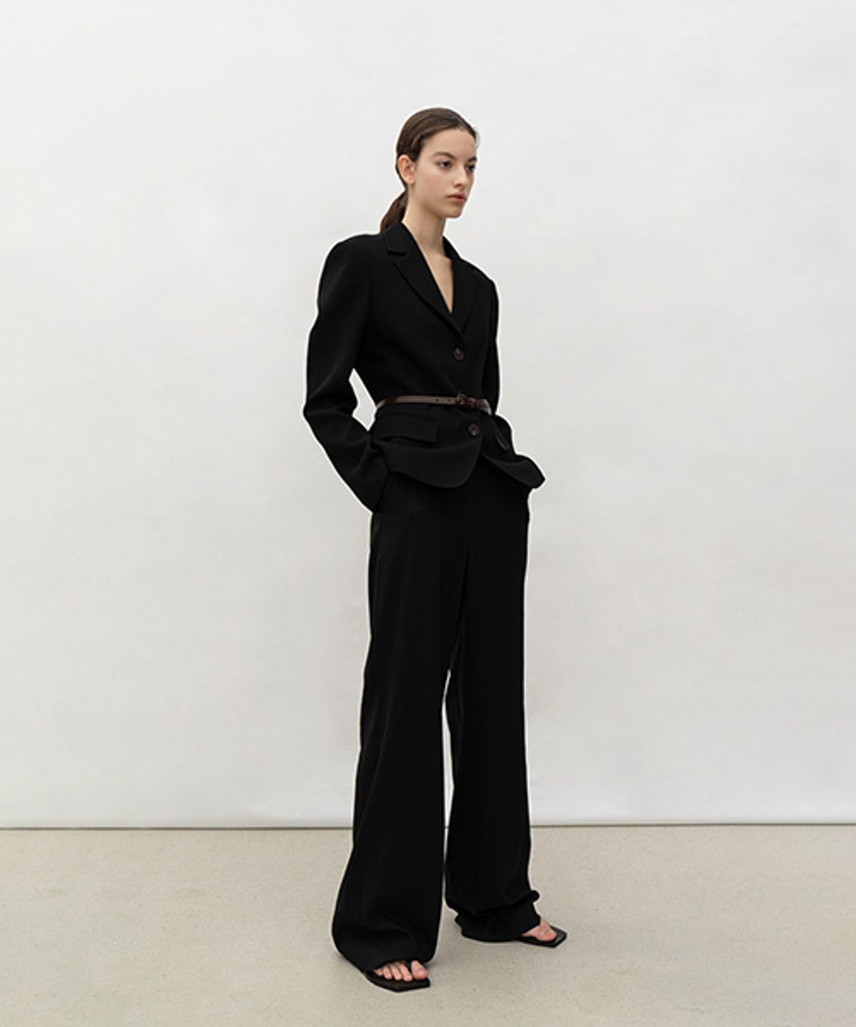 아바몰리(AVA MOLLI) WOOL BLENDED WIDE PT (BLACK)