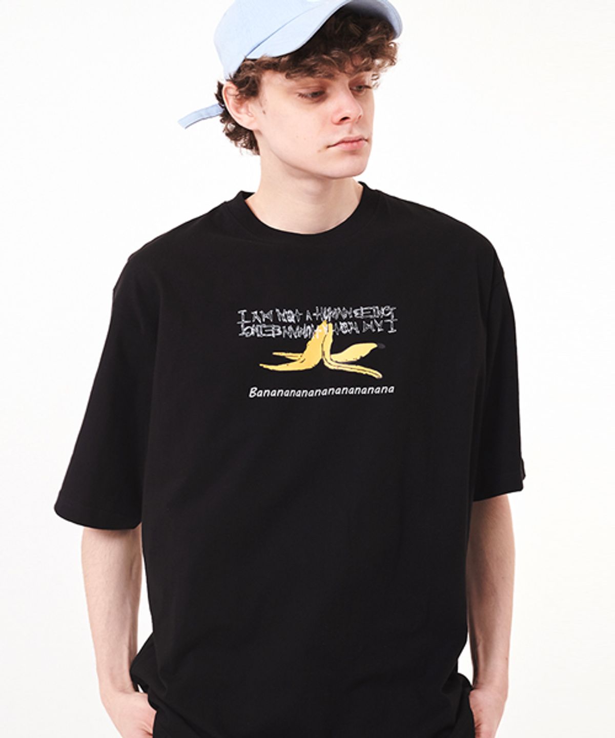 아임낫어휴먼비잉(I AM NOT A HUMAN BEING) BANANA TEE - BLACK