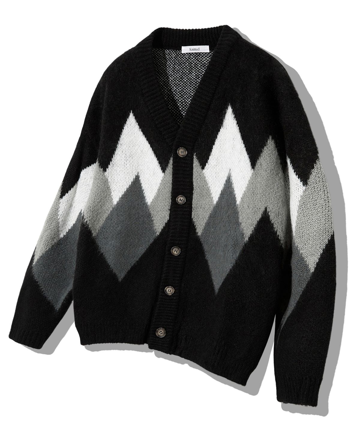니티드(KNITTED) 벌키 브러쉬 아가일 가디건 DARK BLACK