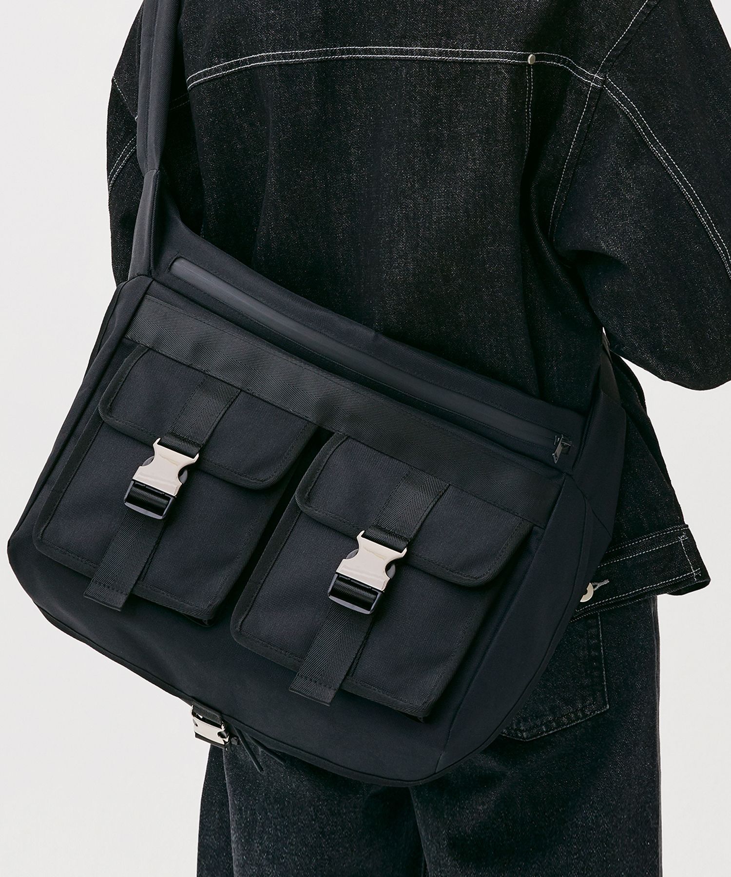 ショルダーバッグ Two buckle messenger bag BLACK MUSINSA公式 | TRILLION TWO BUCKLE MESSENGER BAG (BLACK)