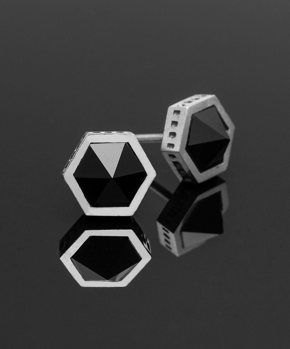 킹크로치(KING KROACH) HEXAGON ONYX EARRING
