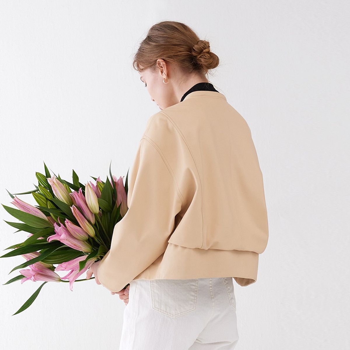 핀블랙(PINBLACK) LAMB SKIN VOLUMINOUS NO COLLAR JUMPER BEIGE