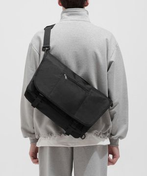 어센틱 메신저백 320 폴리