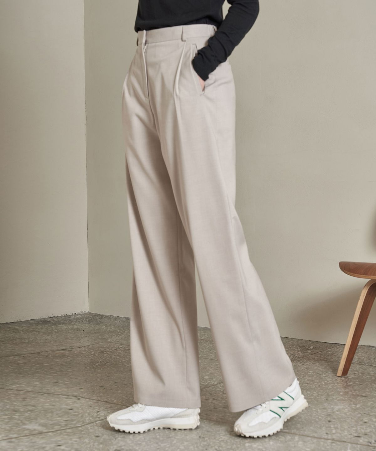 시야쥬(SIYAZU) SIPT7022 One Tuck Side Banding Slacks_Ash beige