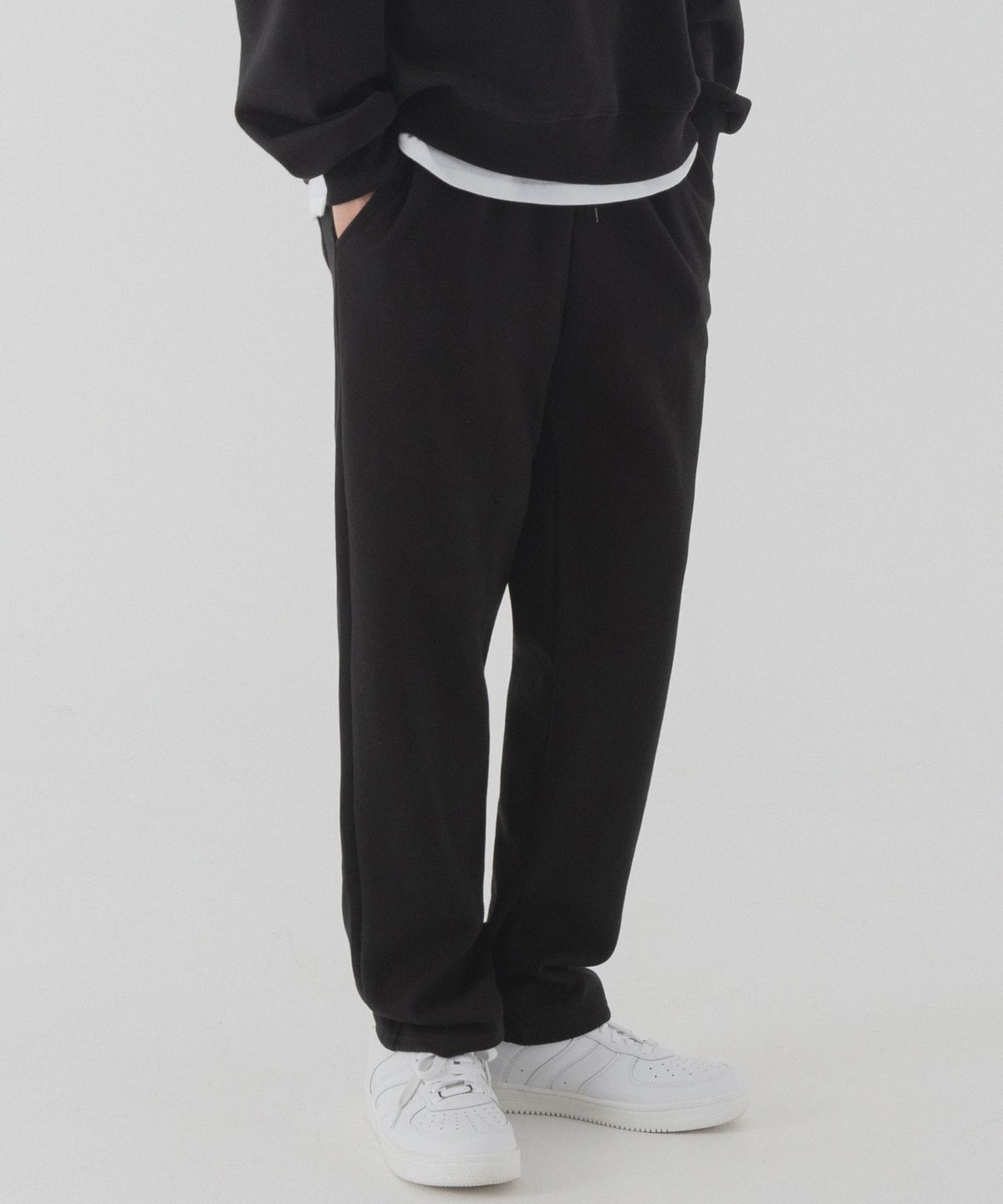 피아네르(PIANER) 에센셜 일자 스웨트팬츠 (black)