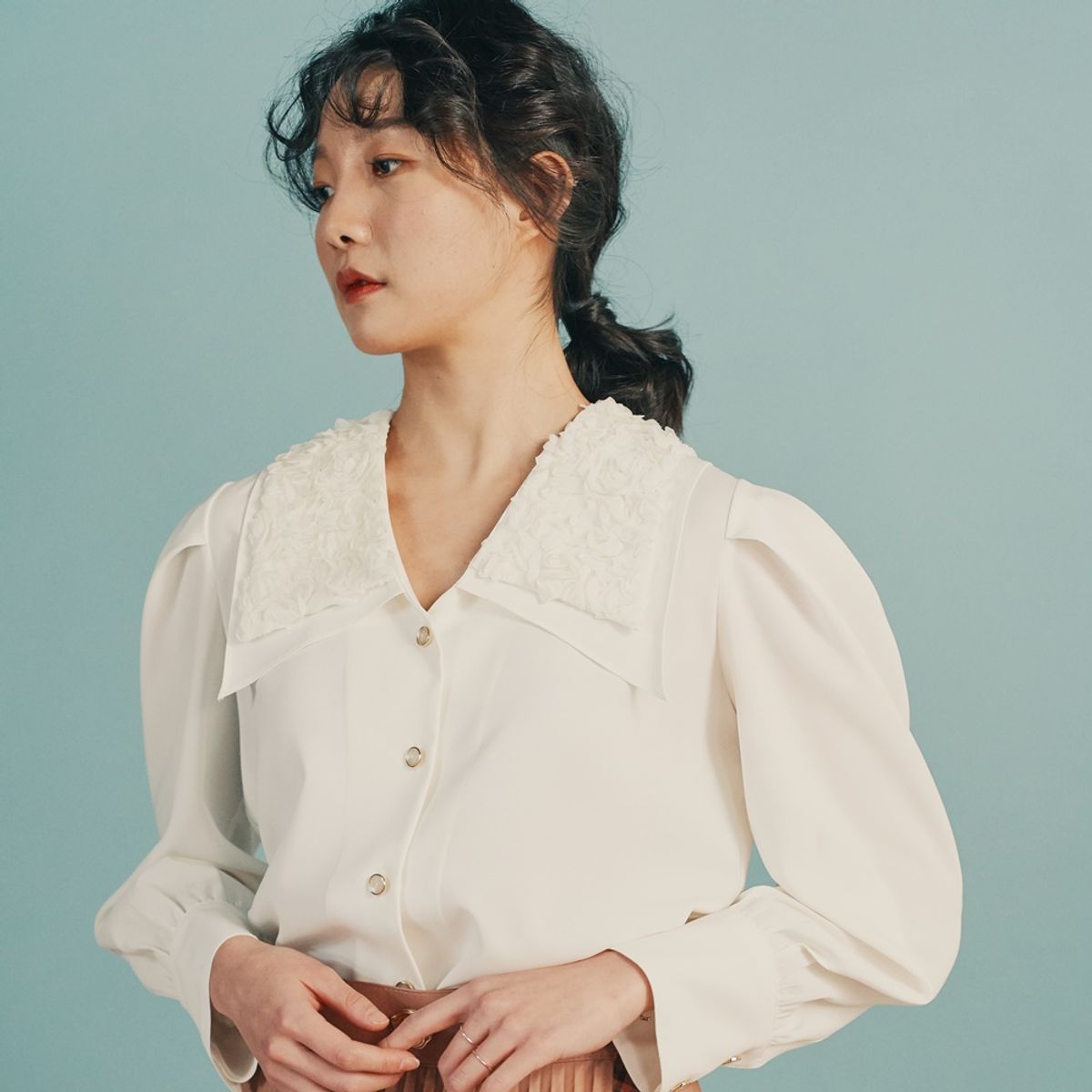 프린제이(PREENJ) 이중카라 터크 블라우스