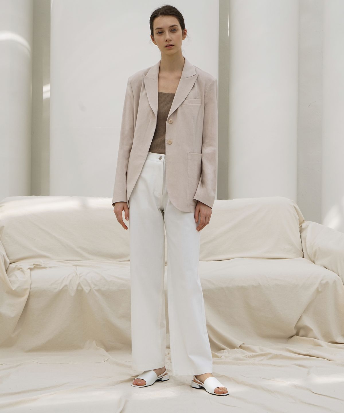 리이(RE RHEE) BACK BUTTONED SHORT COLLAR JACKET