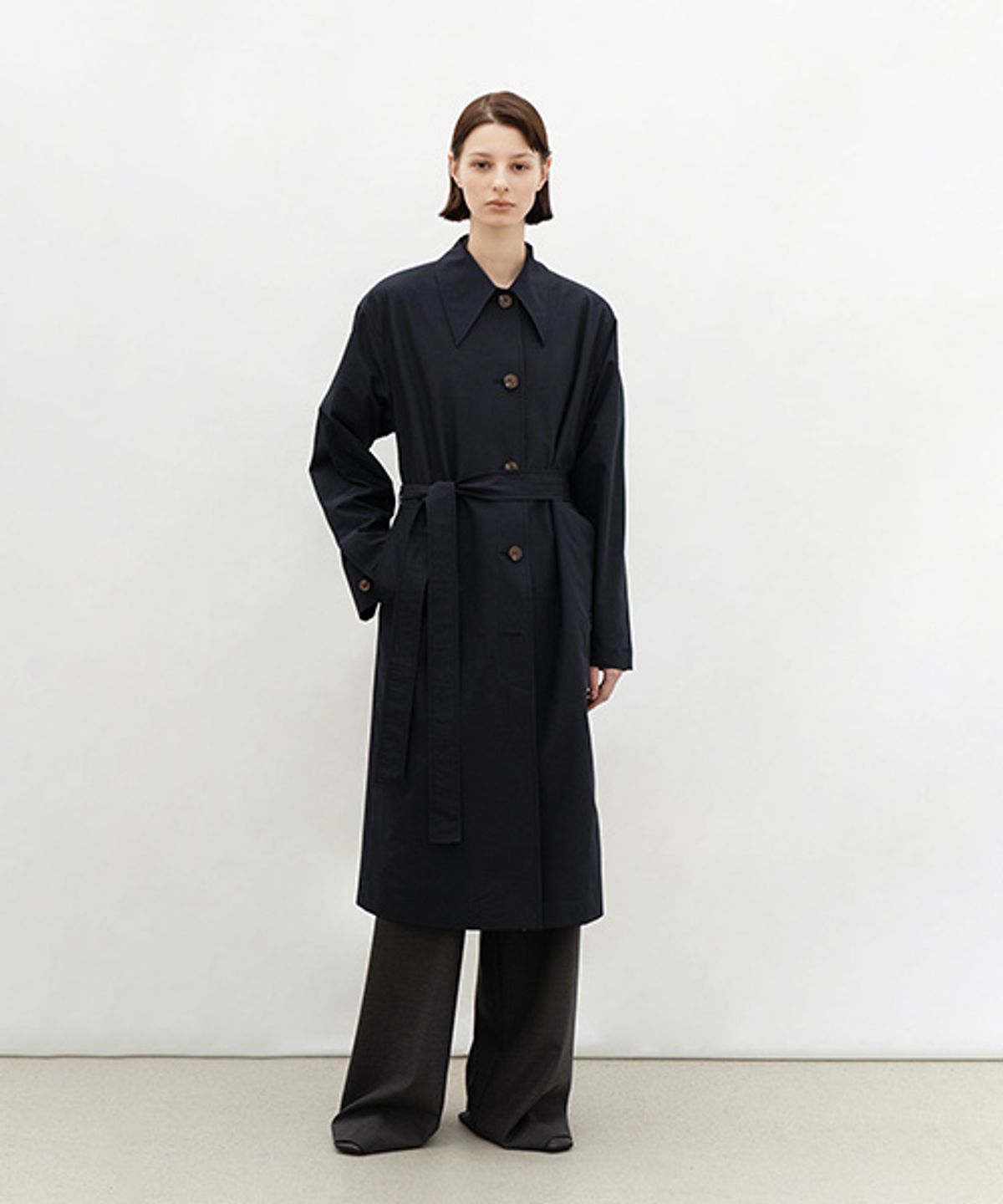 아바몰리(AVA MOLLI) REVERSIBLE MAC COAT (NAVY)