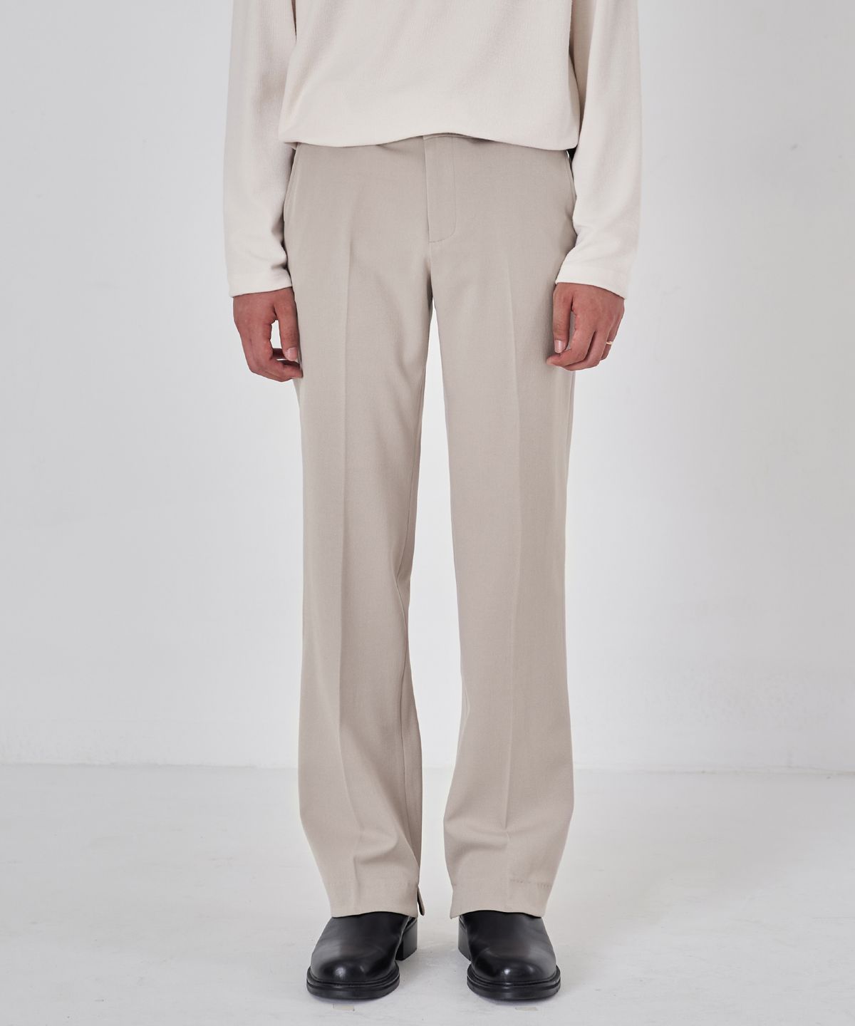 드로우핏(DRAW FIT) 모더니티 세미 와이드 슬릿 슬랙스 [DUSTY CREAM]