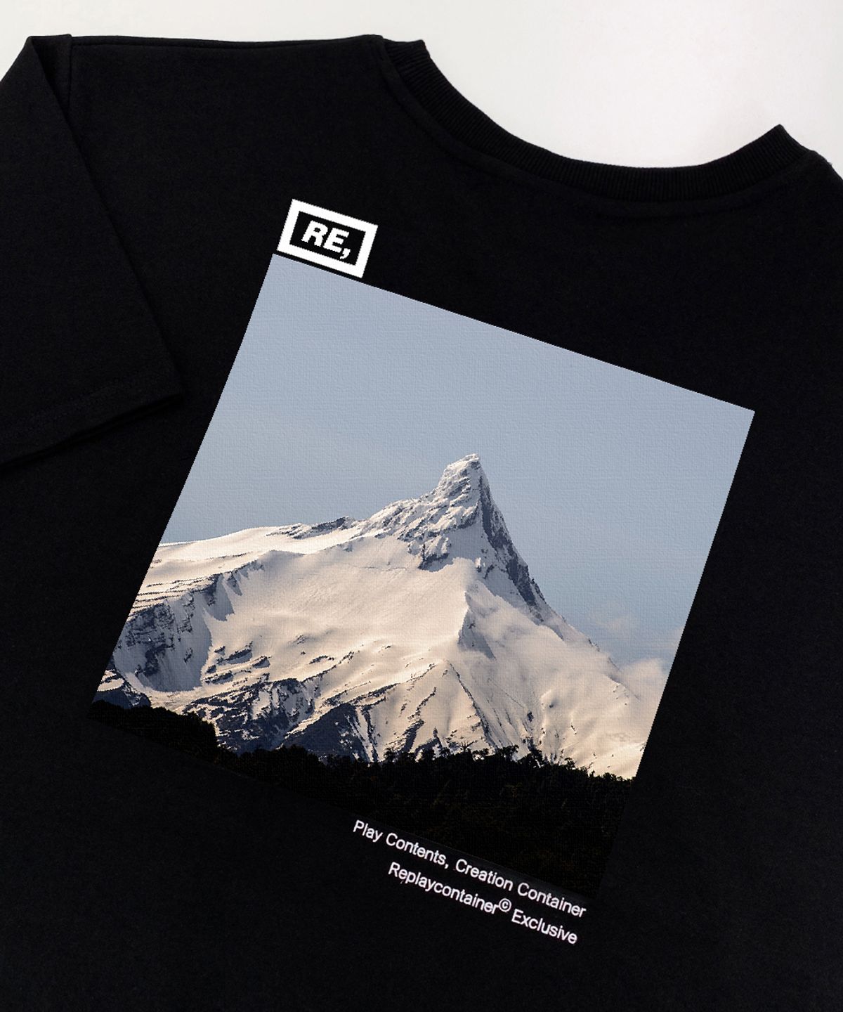 리플레이컨테이너(REPLAY CONTAINER) RE square black campaign half tee (snow mountain)
