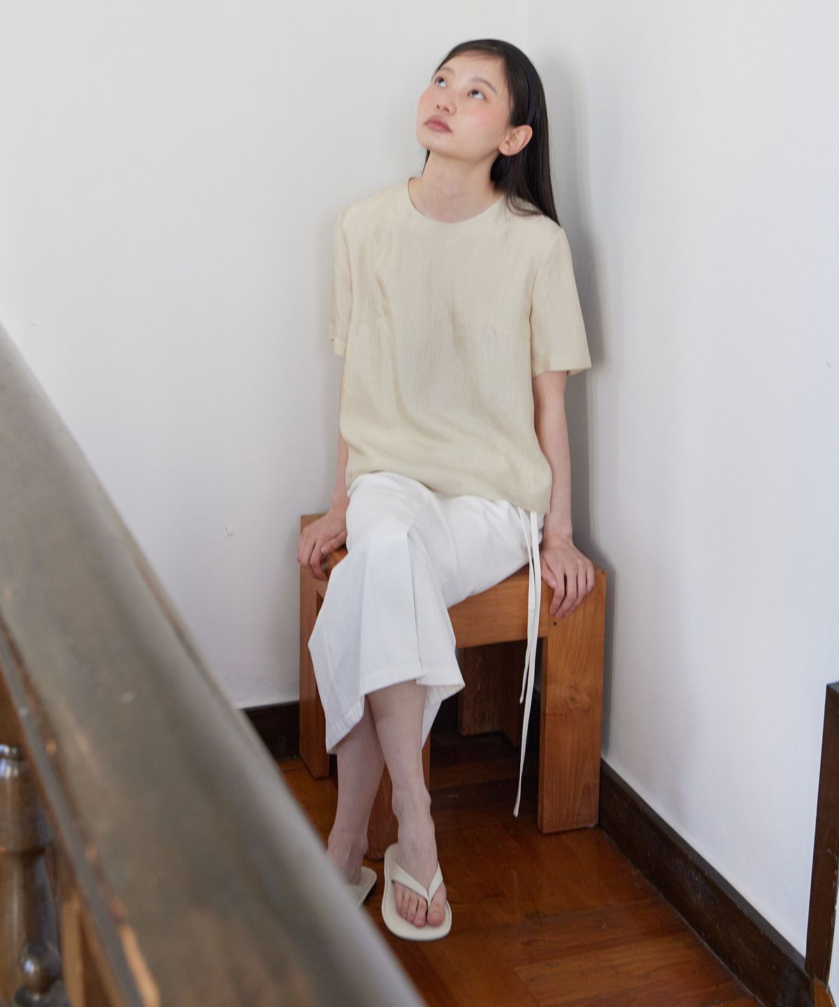 스텝어라운드(STEP AROUND) CRACK HALF SLEEVES BLOUSE_BEIGE