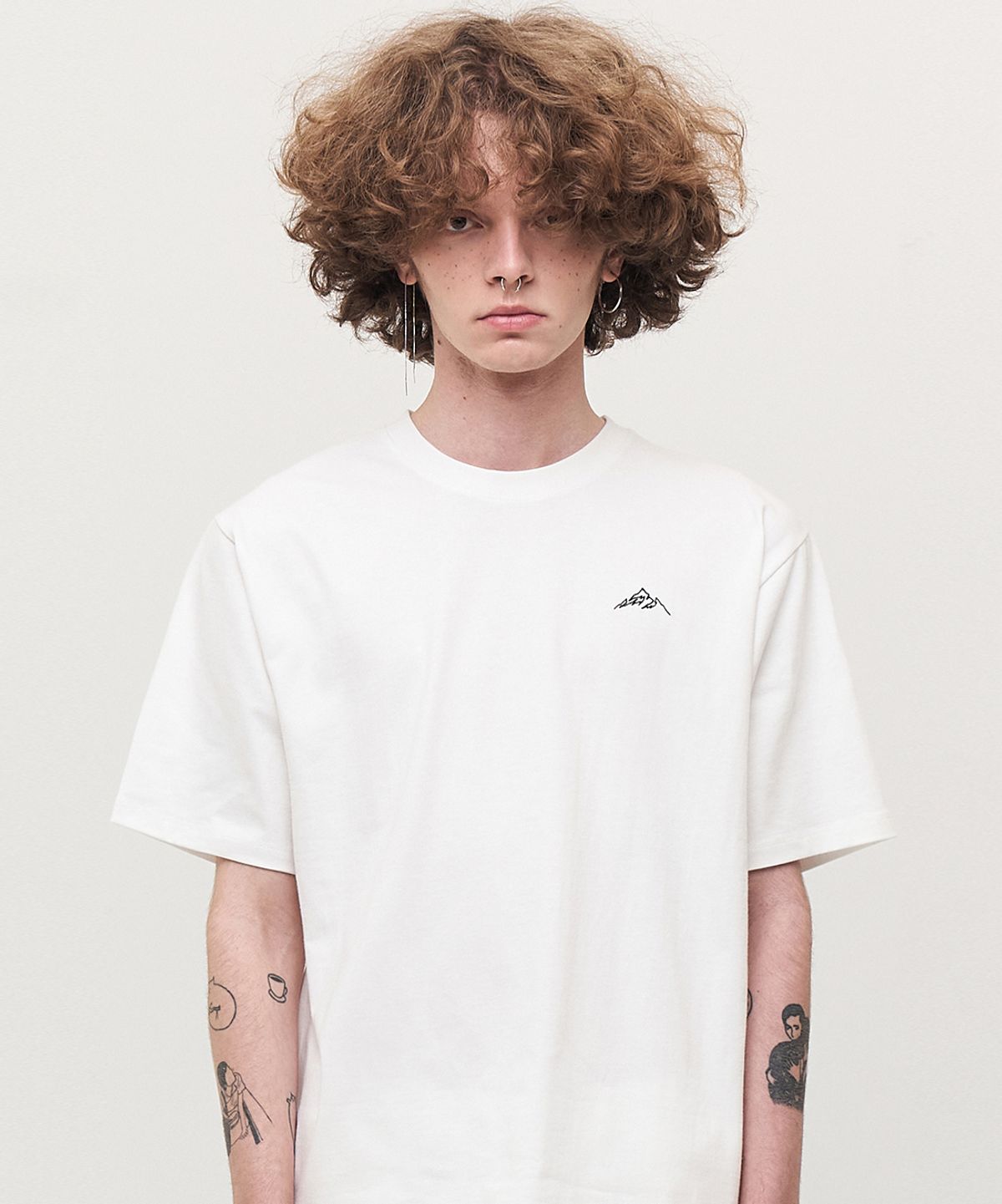 리플레이컨테이너(REPLAY CONTAINER) mountain needlework t-shirts (white)