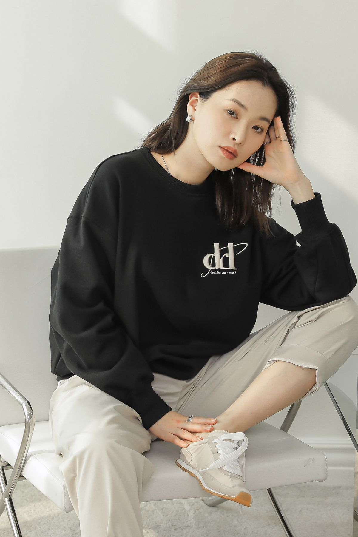 디어드(DEARD) 디어드 웨이브 스웻셔츠 / 블랙