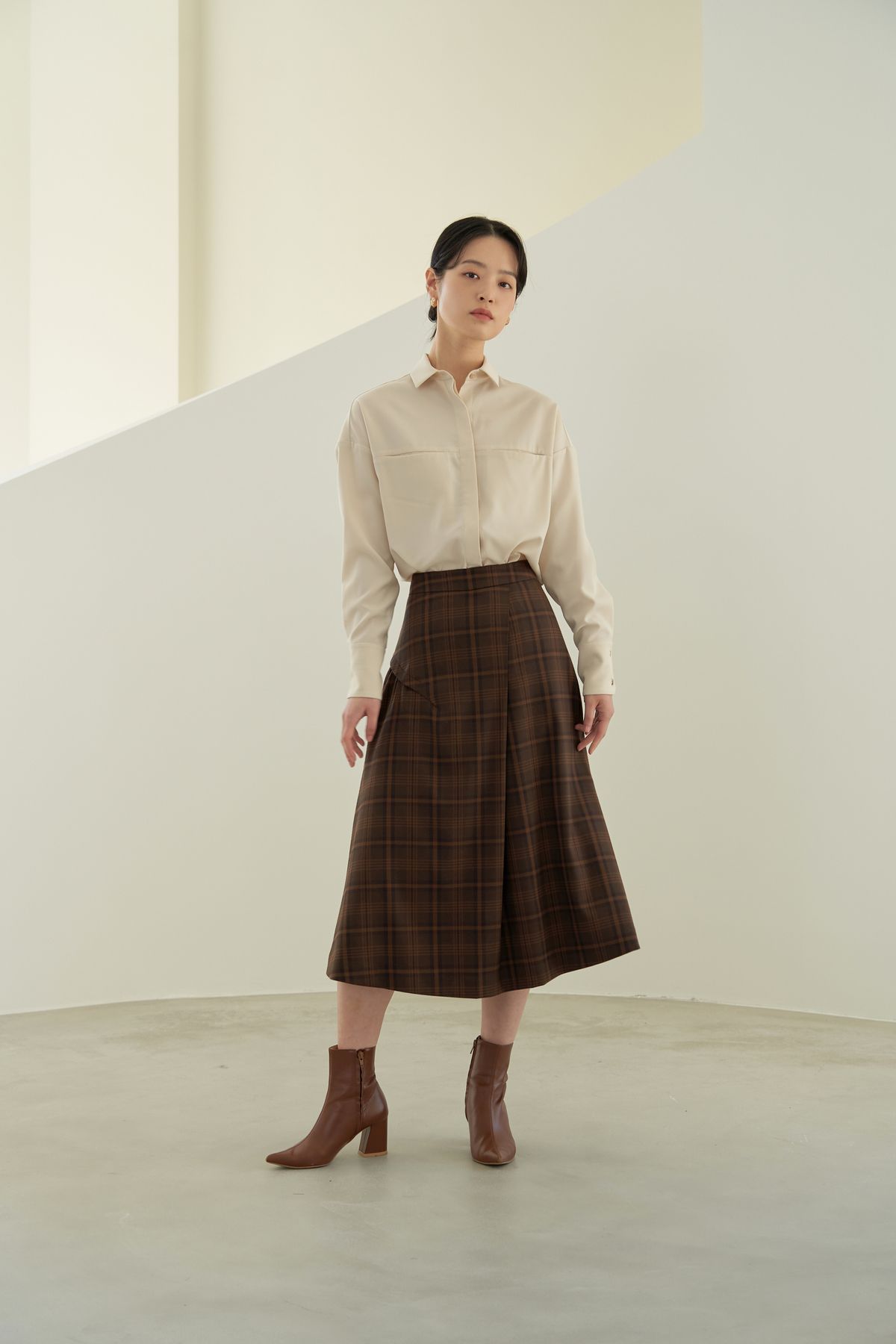 디어드(DEARD) 언발 셔링 체크미디스커트/ 브라운믹스