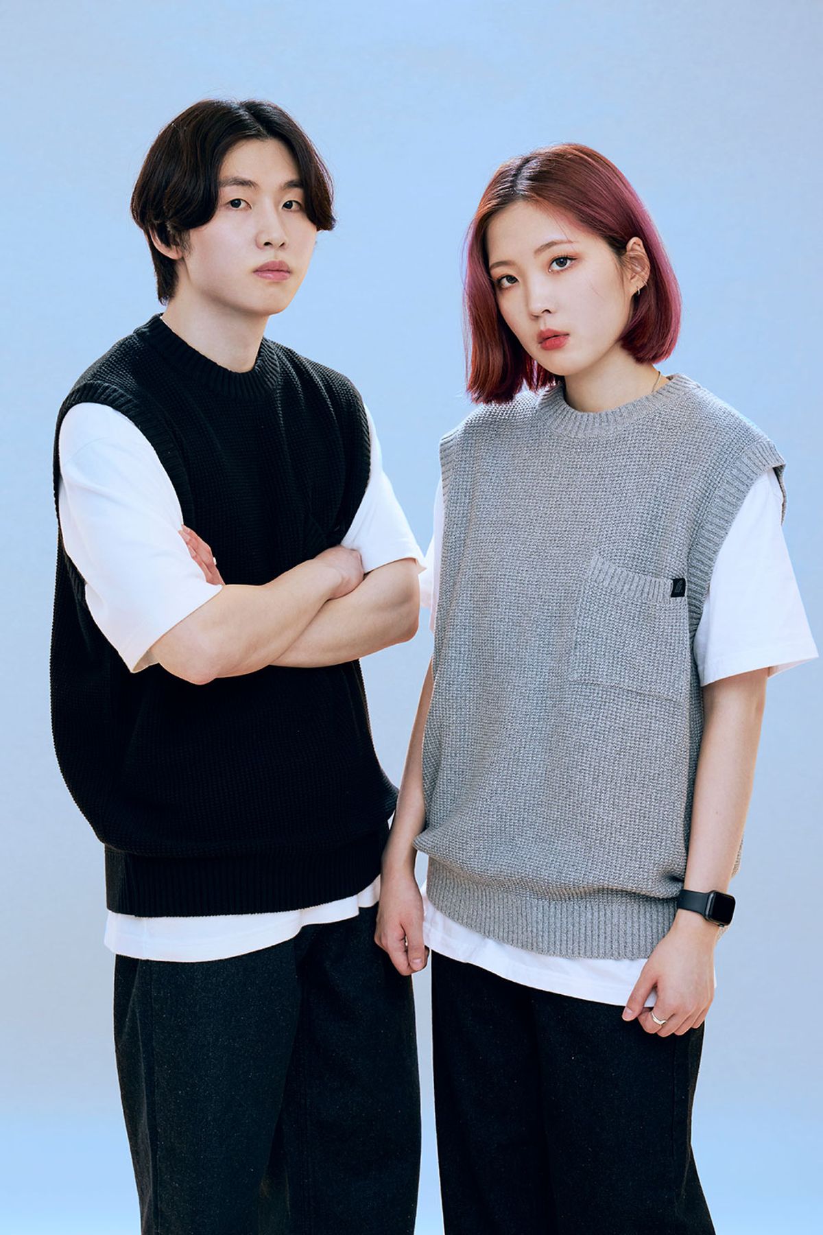 어퍼스트로피 콤마(APOSTROPHE COMMA) 크루넥 포켓 니트 베스트 (그레이)