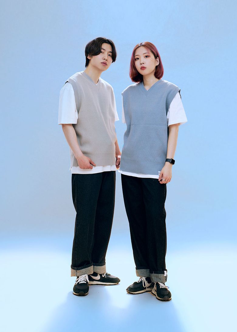 브이넥 엣지 라벨 코튼니트 베스트 (그레이)