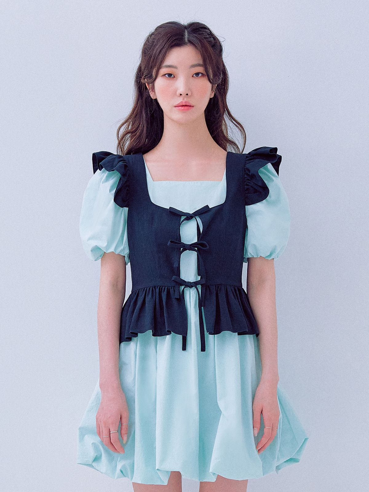로비에띠(LO BEATI) 벨라 레이어드 숏 베스트 (블랙)