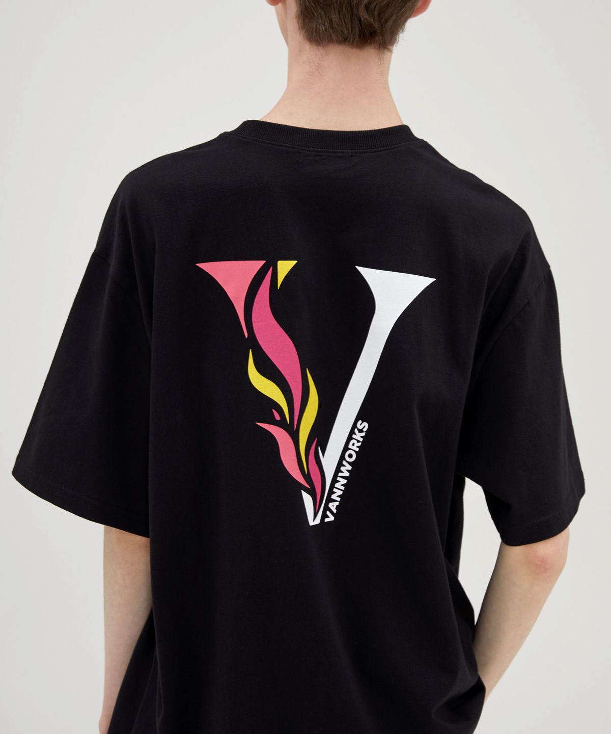 밴웍스(VANNWORKS) New V Logo 오버핏 반팔 티셔츠(VNCTS207) 블랙