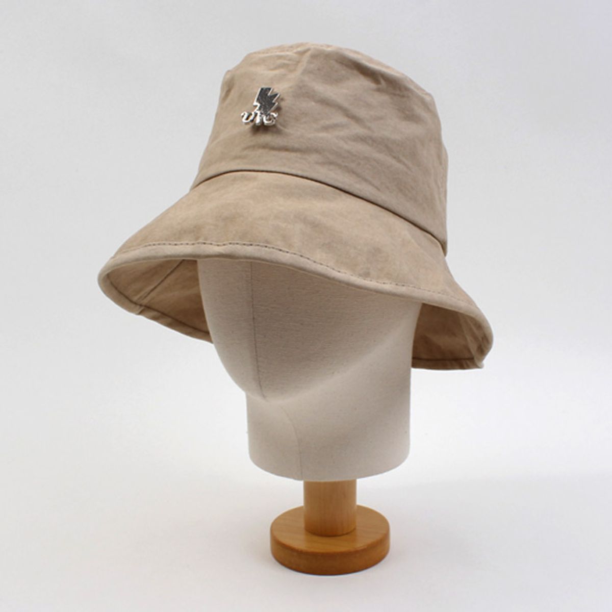 유니버셜 케미스트리(UNIVERSAL CHEMISTRY) Soft Cotton Beige Over Bucket Hat 오버버킷햇