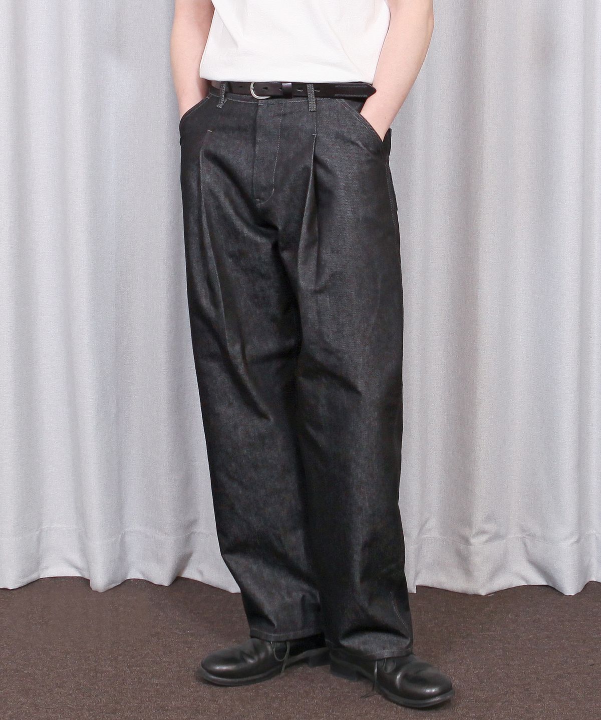 제로(XERO) Clean Deep One Tuck Denim Pants [Black]