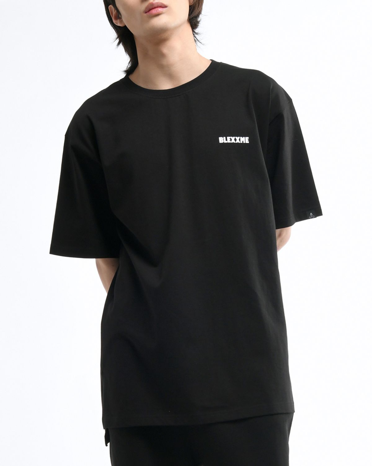 블랙스미(BLEXXME) ORIGINAL LOGO OVERSIZE FIT SLIT T-SHIRT BLACK
