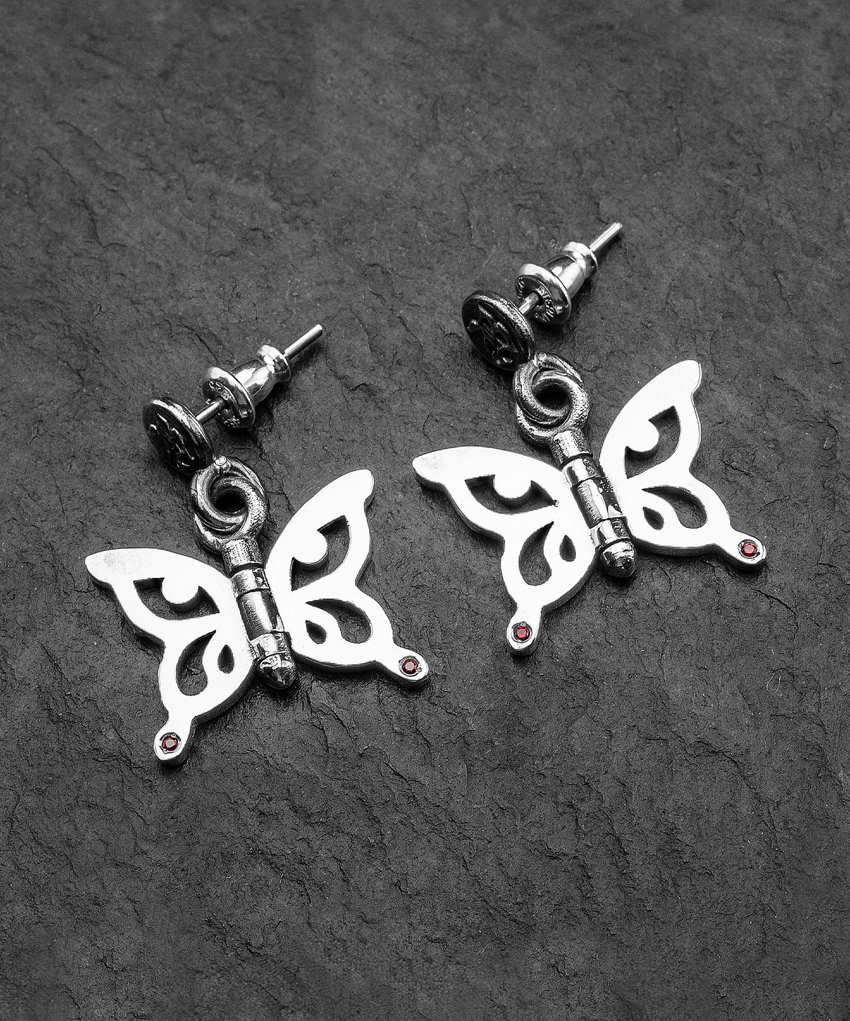 킹크로치(KING KROACH) BUTTERFLY EARRING