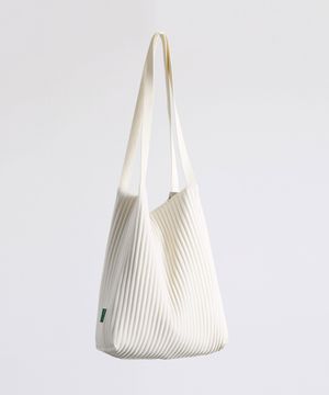 무심한듯 박시한 쇼퍼백 53 플리츠 주름 - ivory