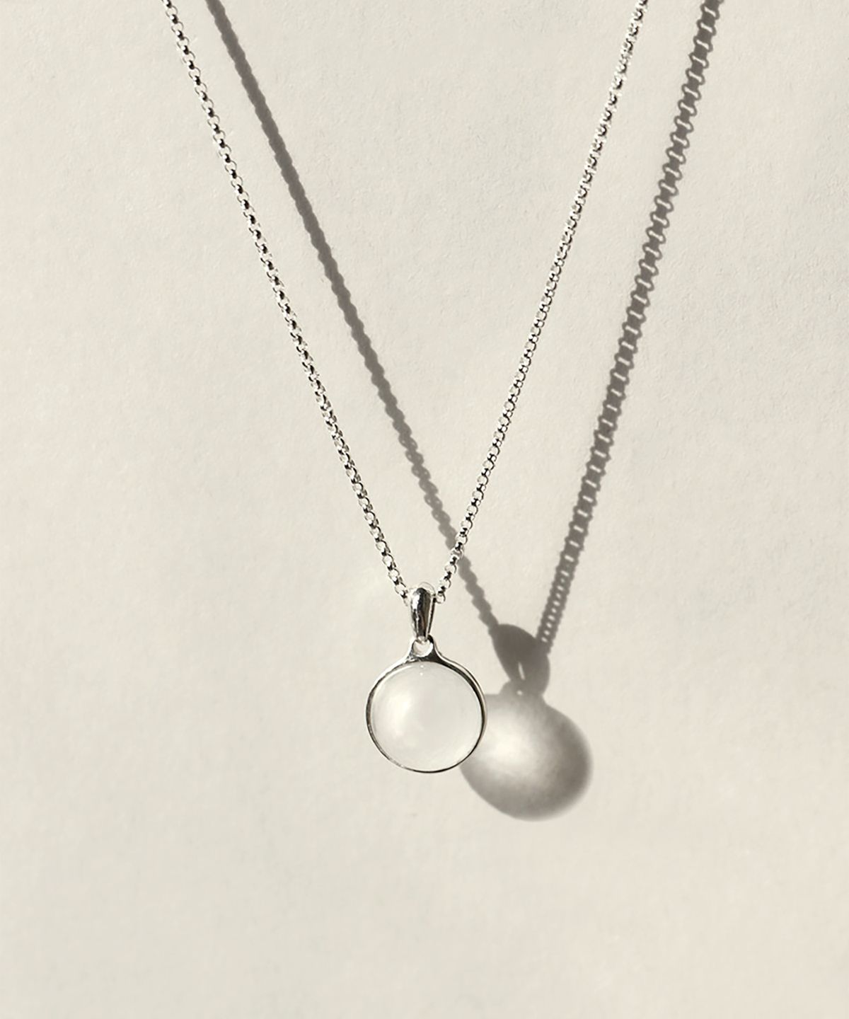 노이에블리테(NEUEBLUTE) Crystal Necklace