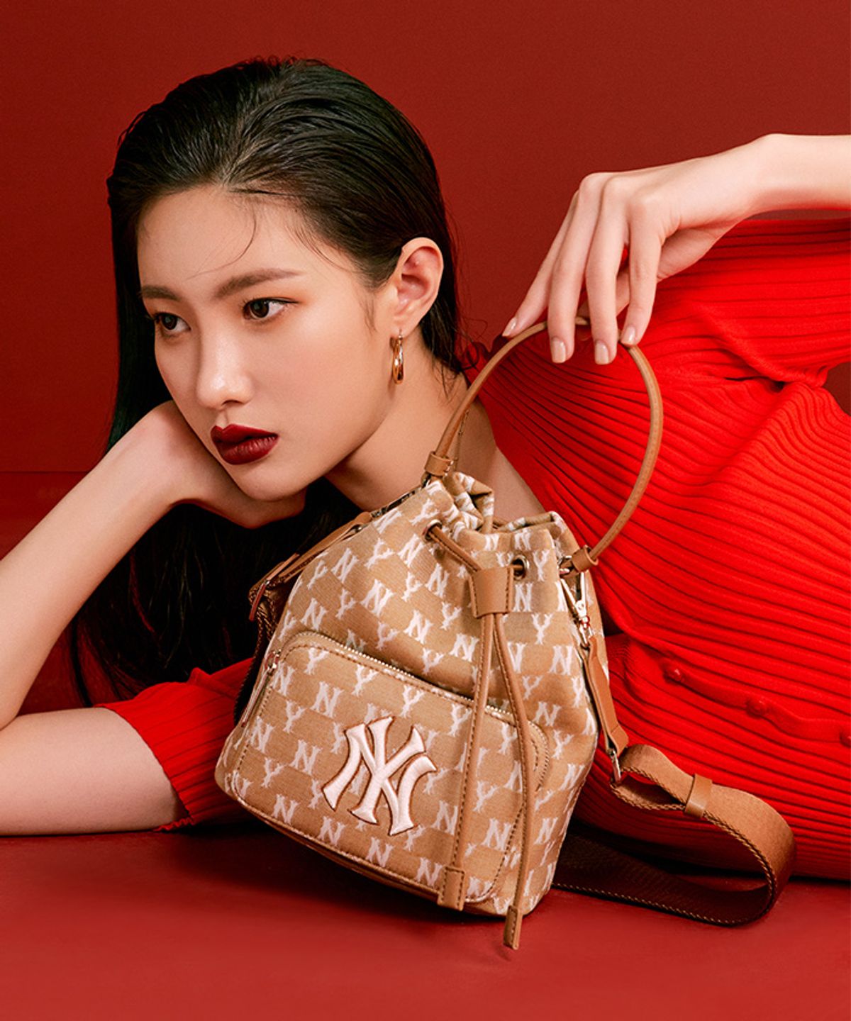 엠엘비(MLB) 모노그램 자카드 버킷백 NY (BEIGE)