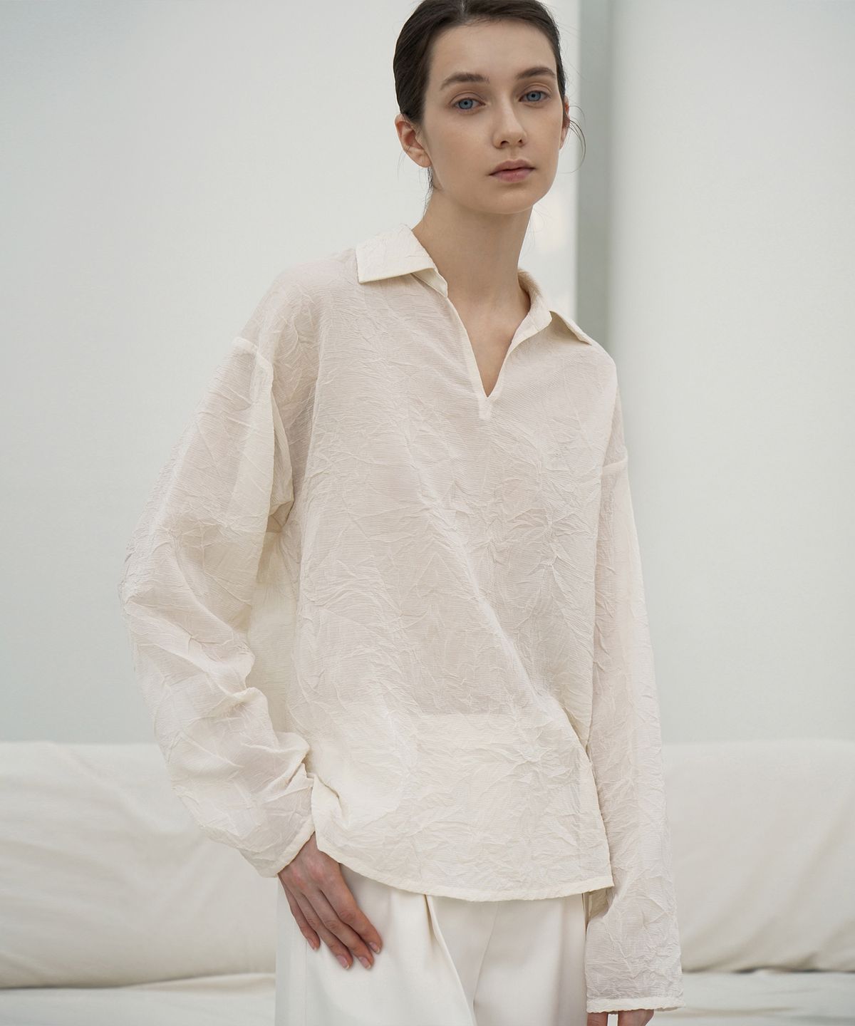 리이(RE RHEE) CRINKLED COTTON SHEER BLOUSE TOP