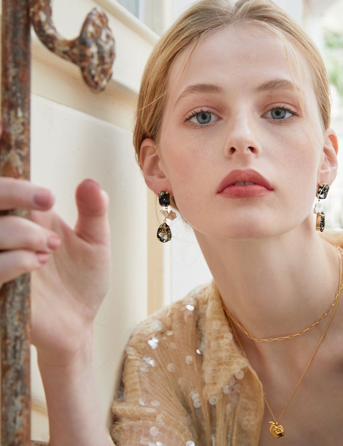 오브라비쉬에(OF-LAVISHE) East Europe Vintage Lace Overlay Pearl Earrings _ 빈티지 레이스 볼드 진주귀걸이