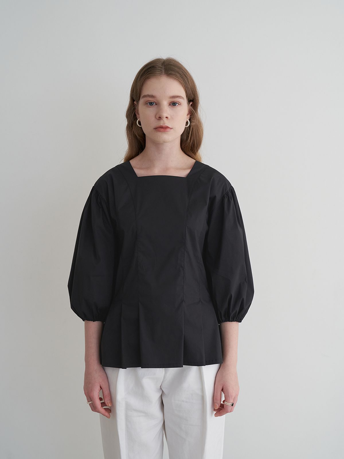 라비올렛트(LA VIOLETTE) Square Neck Pleats Blouse (Black)