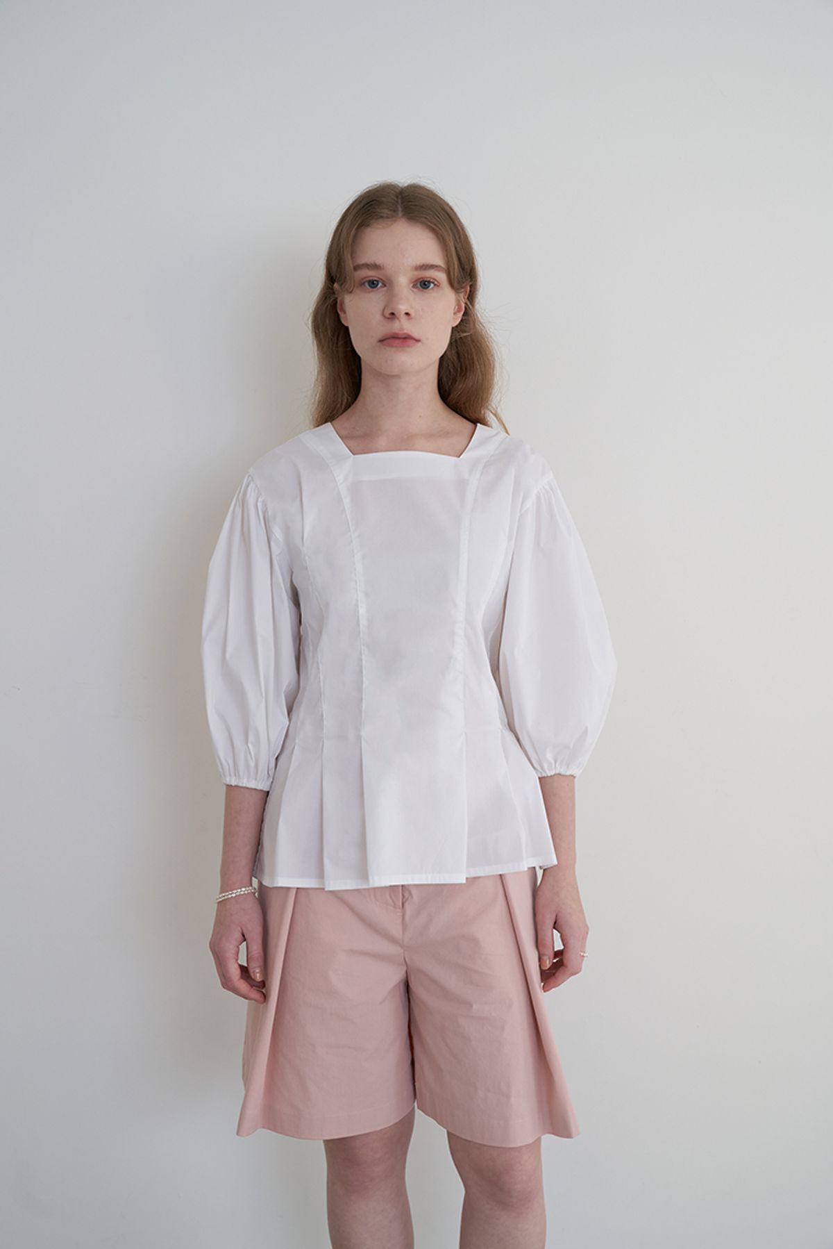 라비올렛트(LA VIOLETTE) Square Neck Pleats Blouse (White)