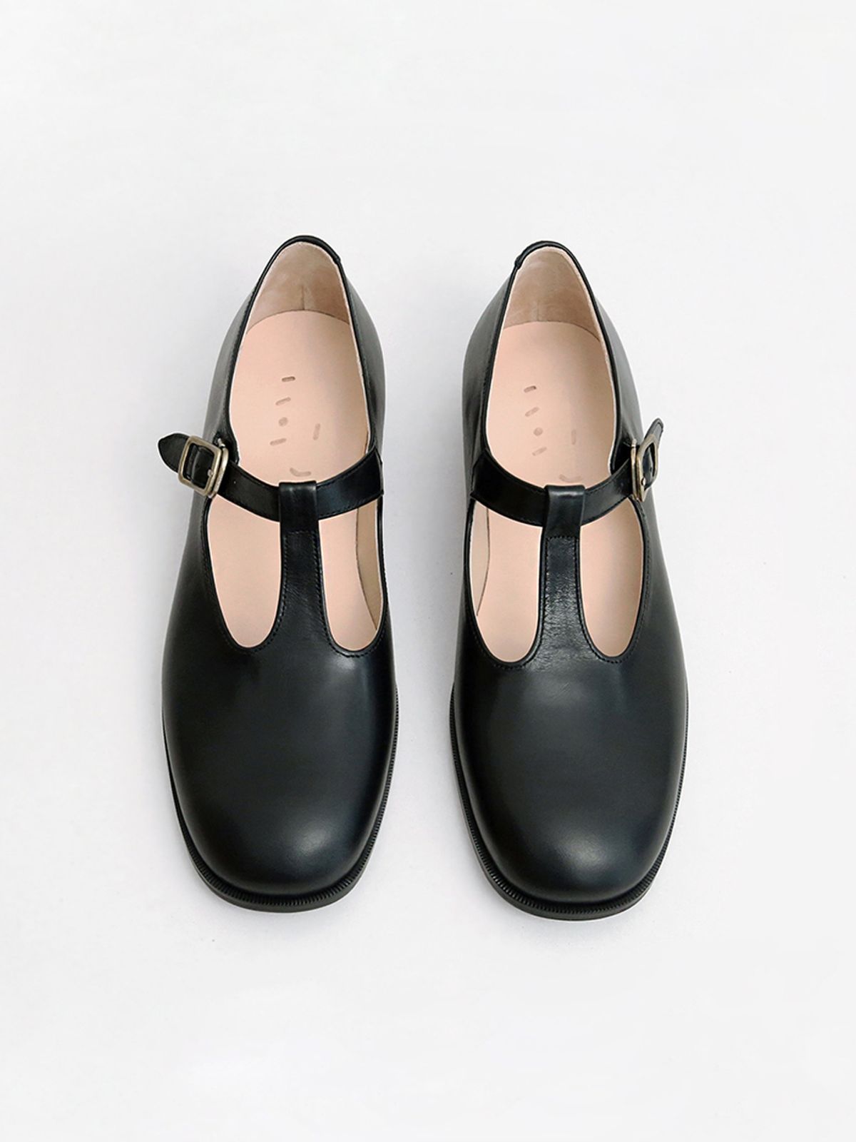 흰(HEENN) T-Mary Jane Shoes . Black