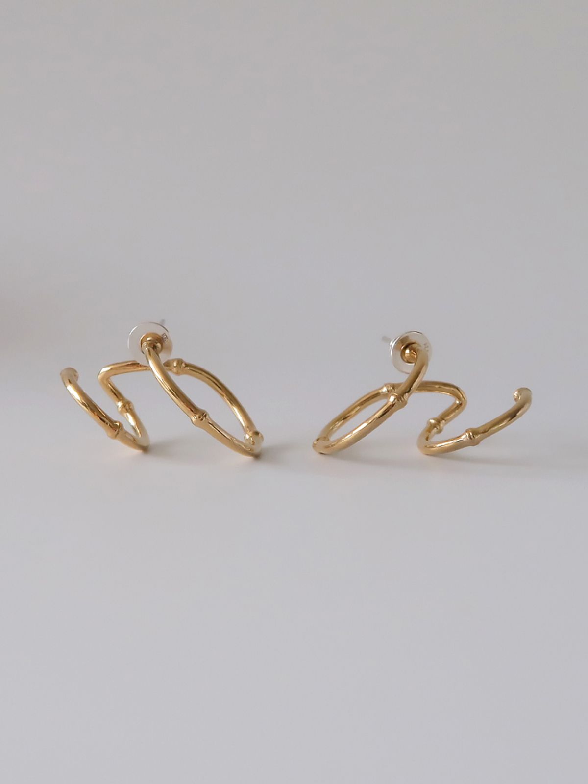 마호가니(MAHOGANI) GOLD BAMBOO DOUBLE HOOP EARRINGS