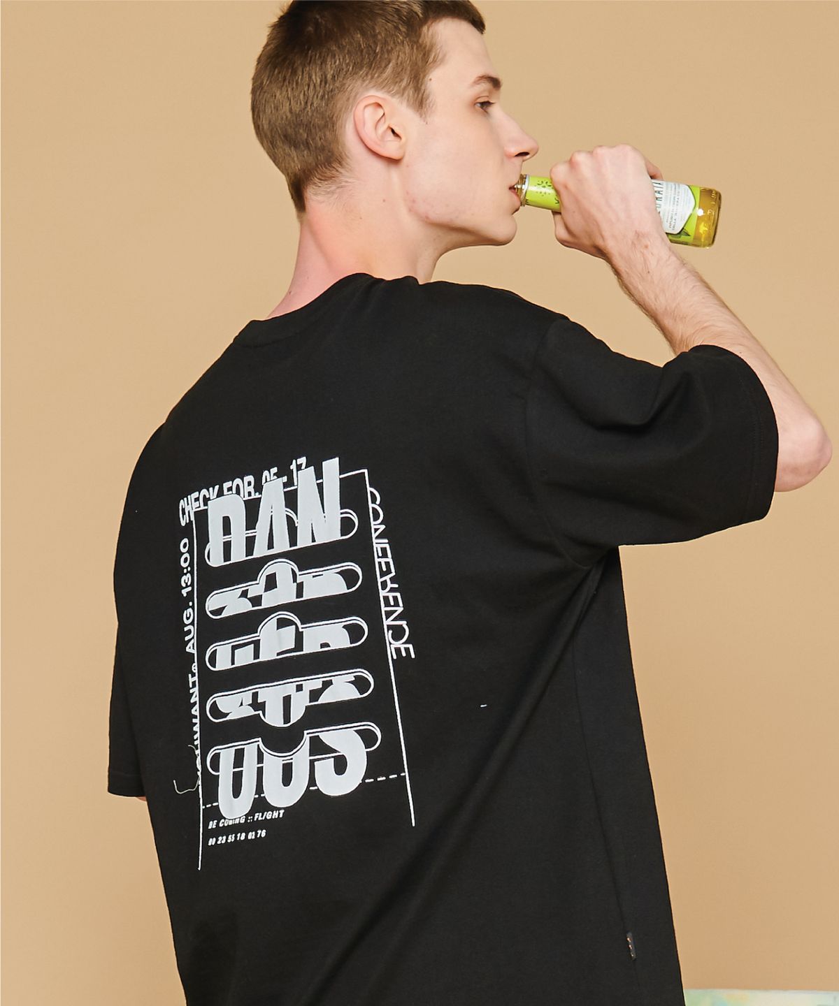 이퓨원트(IFYOUWANT) Dangerous graphics T-shirt black