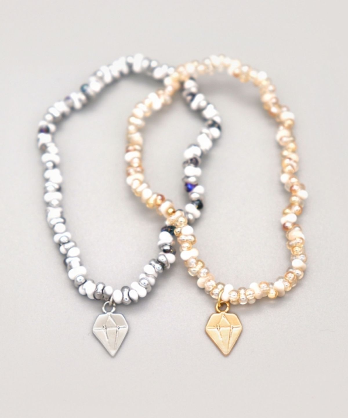 봉보(BONBEAU) Dia charm point peanut beads Bracelet 다이아 참 피넛 시드비즈 팔찌