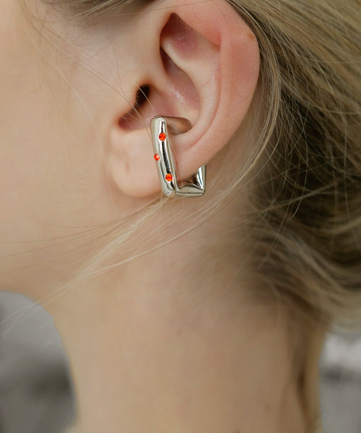 누아보(NUAVO) Square orange cuff