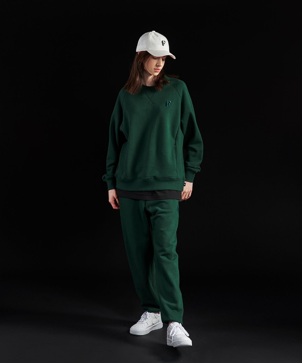 프라이데이 나이트 골프 클럽(FRIDAY NIGHT GOLF CLUB) 에센셜 F 로고 스웻팬츠_Women (Green)