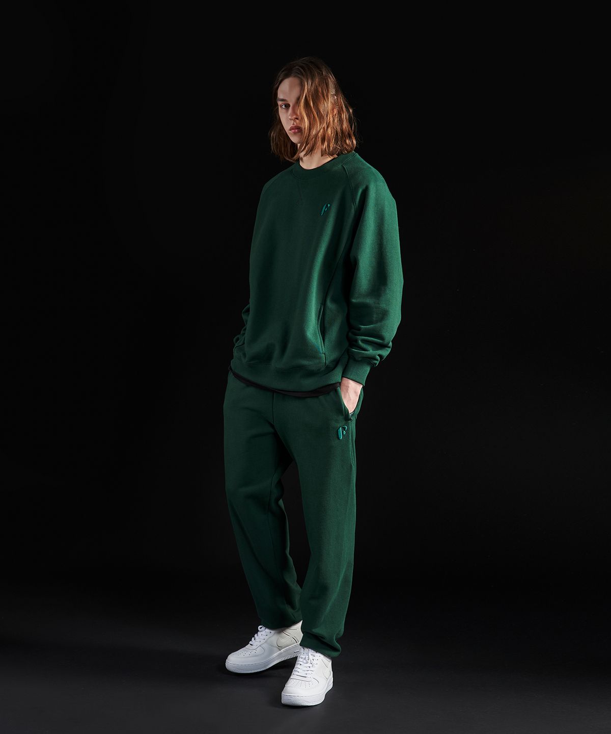 프라이데이 나이트 골프 클럽(FRIDAY NIGHT GOLF CLUB) 에센셜 F 로고 스웻팬츠_Men (Green)