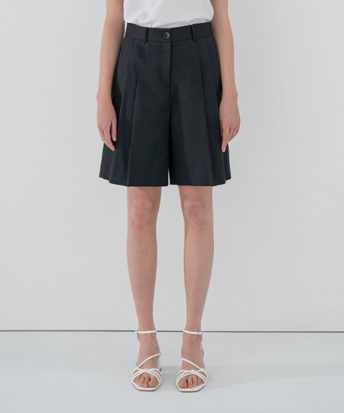 레이디 볼륨(LADY VOLUME) HALF CALM PANTS_BLACK