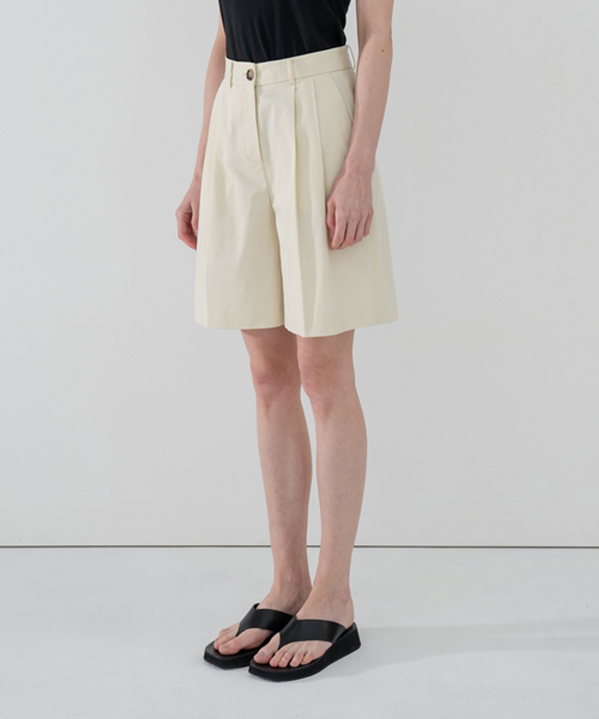 레이디 볼륨(LADY VOLUME) HALF CALM PANTS_LIGHT BEIGE
