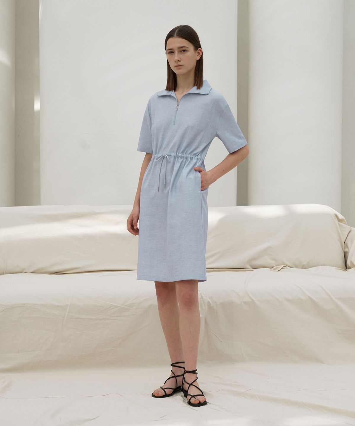 리이(RE RHEE) ZIP NECK DRAWSTRING WAIST MIDI DRESS