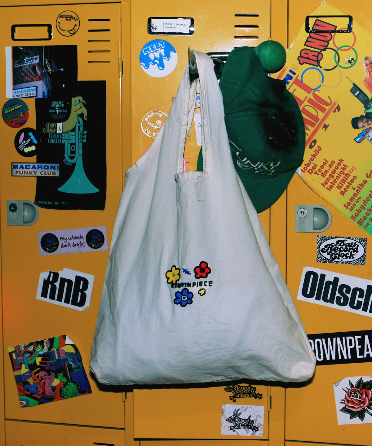 피스메이커(PIECE MAKER) [EZwithPIECE] FRIENDS MARKET BAG (IVORY)